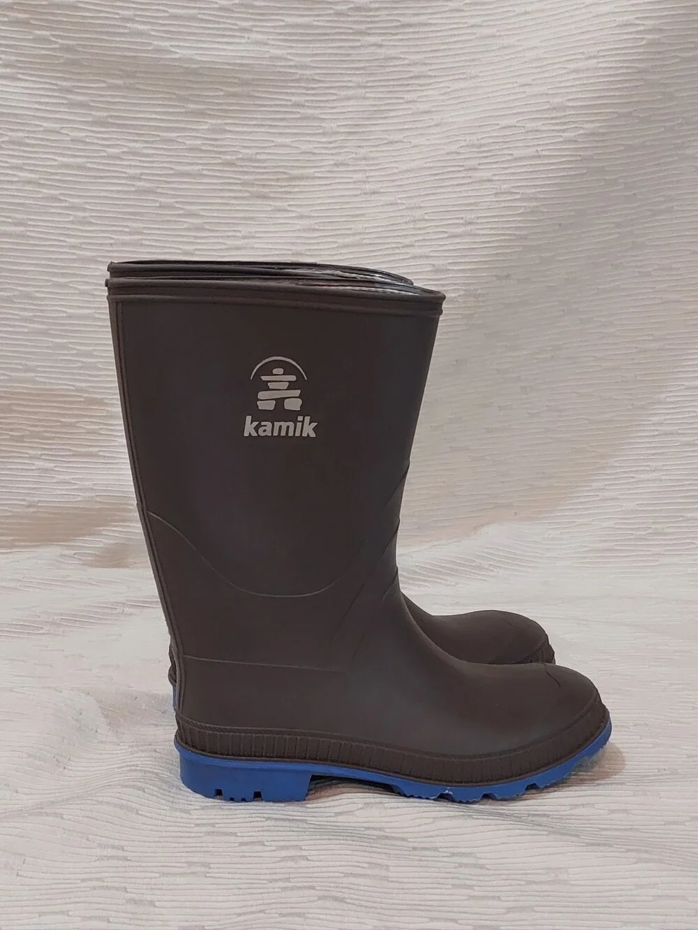 Kamik Logo Gray Rain Boots with Blue Soles Big Kid Size 5